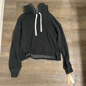 Super soft hoodie! Great for over swimsuits or for around the house!